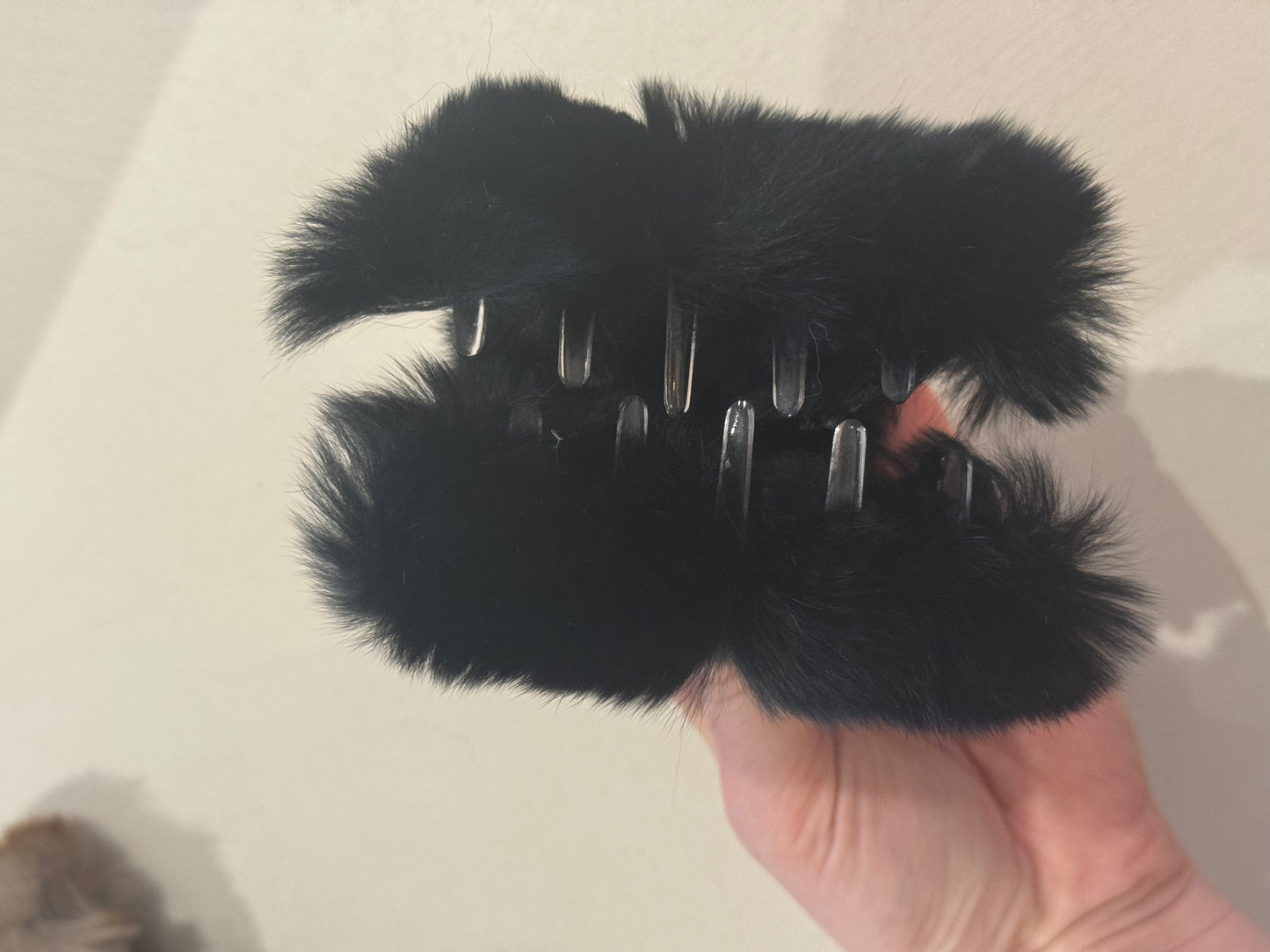 Teddy fluffy hair clip ZWART