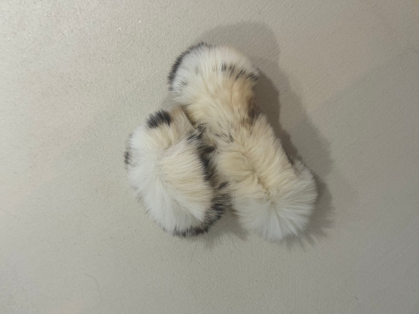 Teddy fluffy hair clip WIT